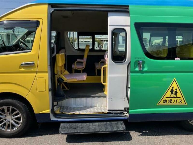 HIACE COMMUTER