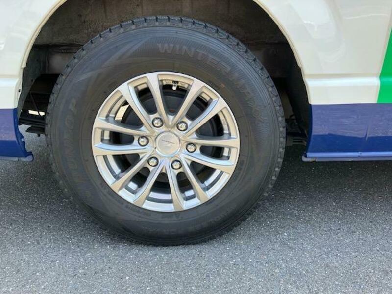 HIACE COMMUTER