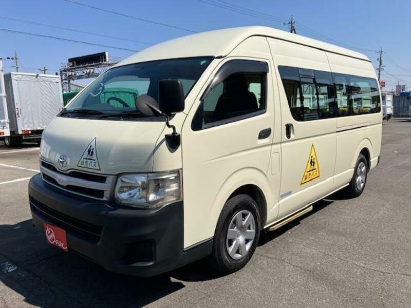 HIACE COMMUTER