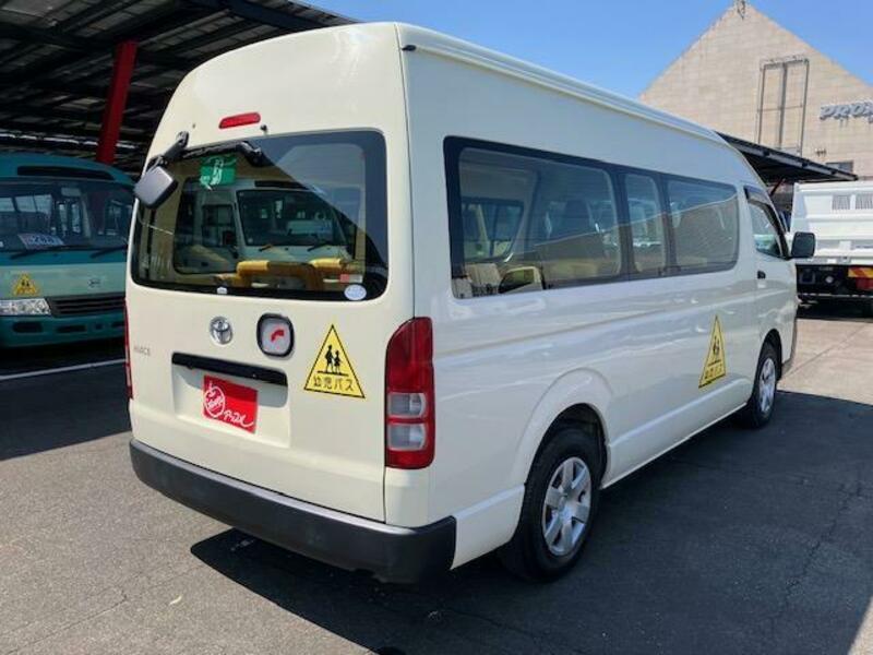 HIACE COMMUTER