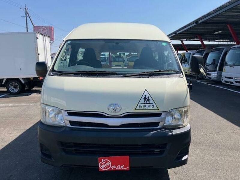 HIACE COMMUTER