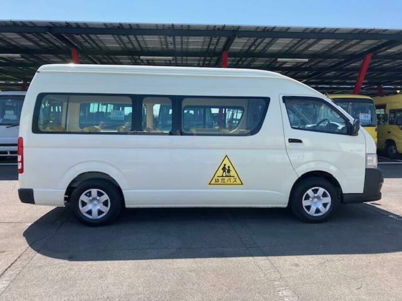 HIACE COMMUTER