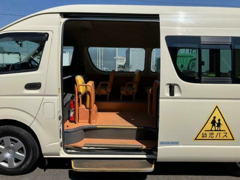 HIACE COMMUTER