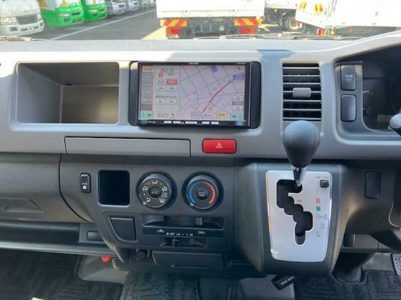 HIACE COMMUTER