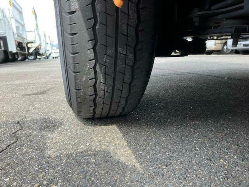 HIACE COMMUTER