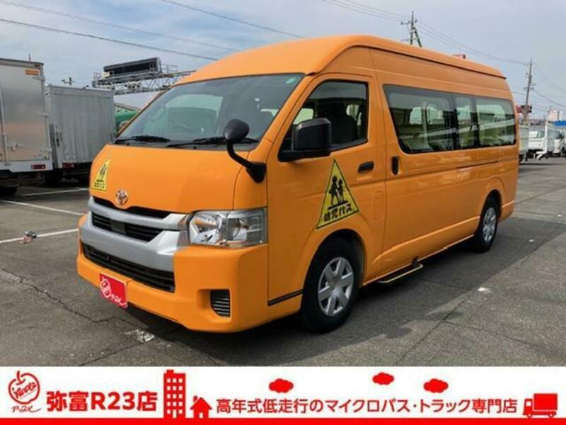 TOYOTA HIACE COMMUTER