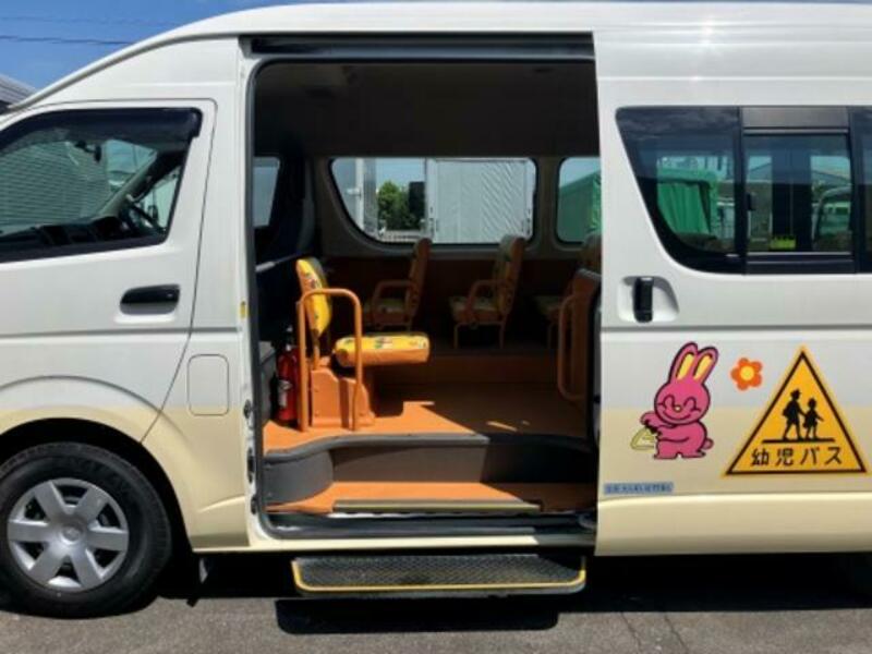 HIACE COMMUTER