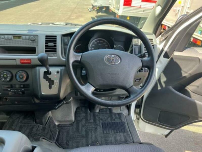 HIACE COMMUTER