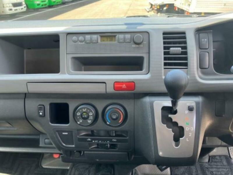 HIACE COMMUTER