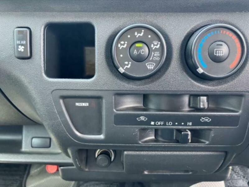 HIACE COMMUTER