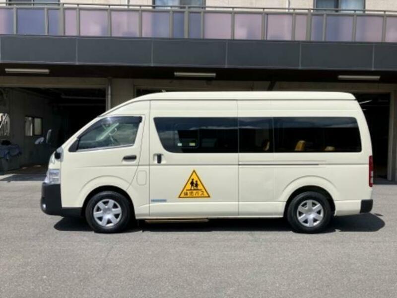 HIACE COMMUTER