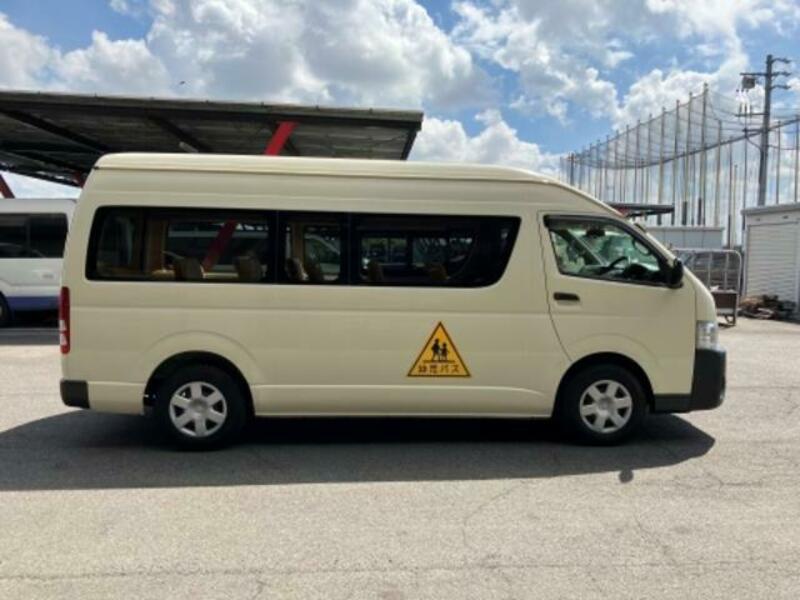 HIACE COMMUTER