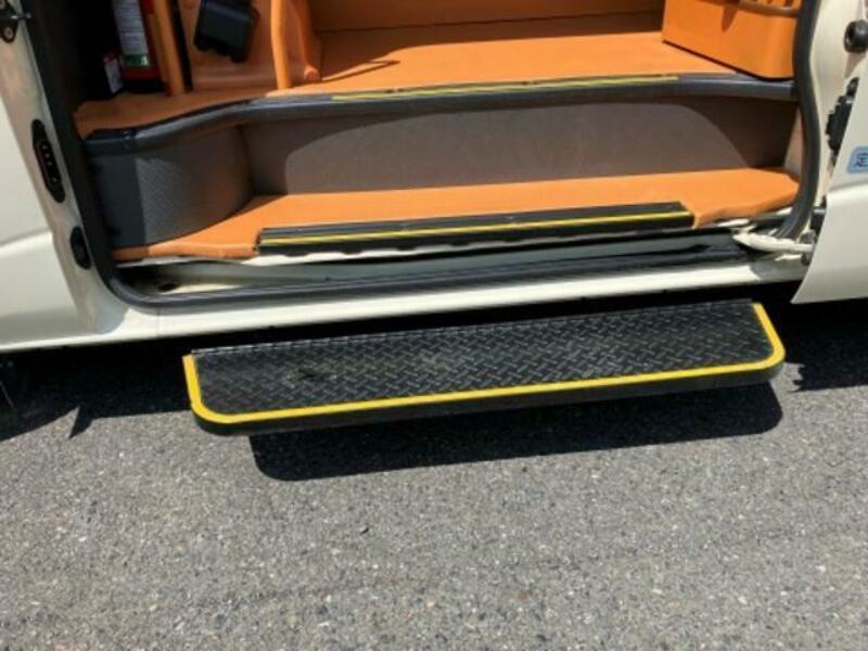 HIACE COMMUTER