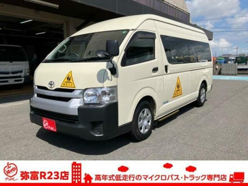 TOYOTA HIACE COMMUTER