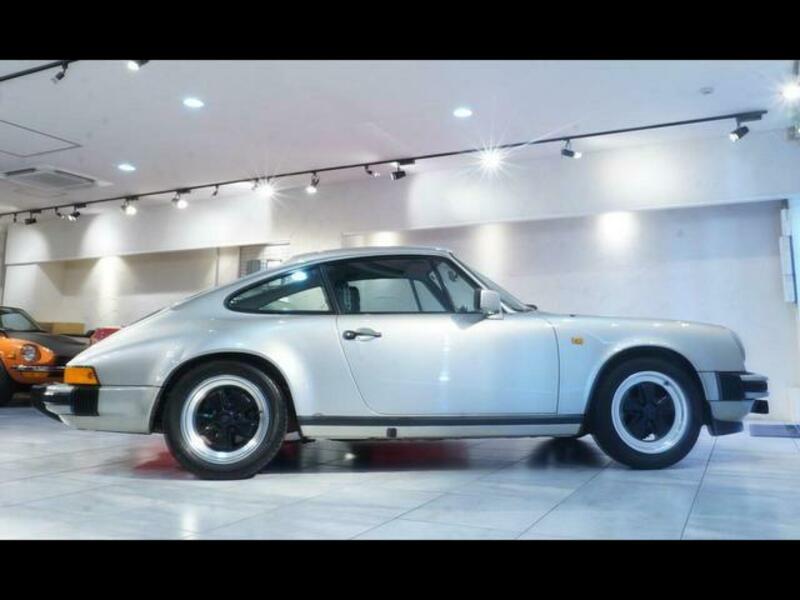 911