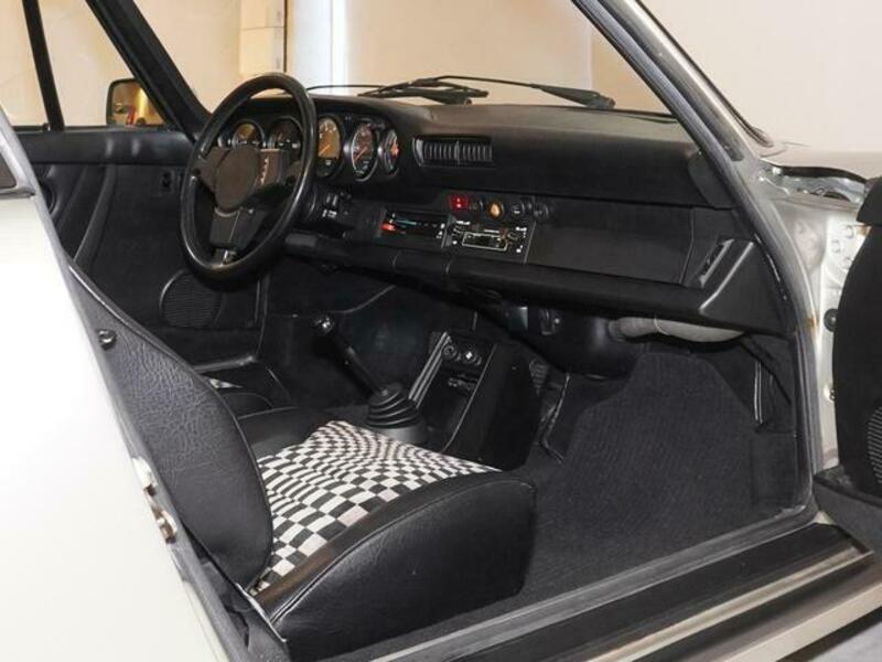 911