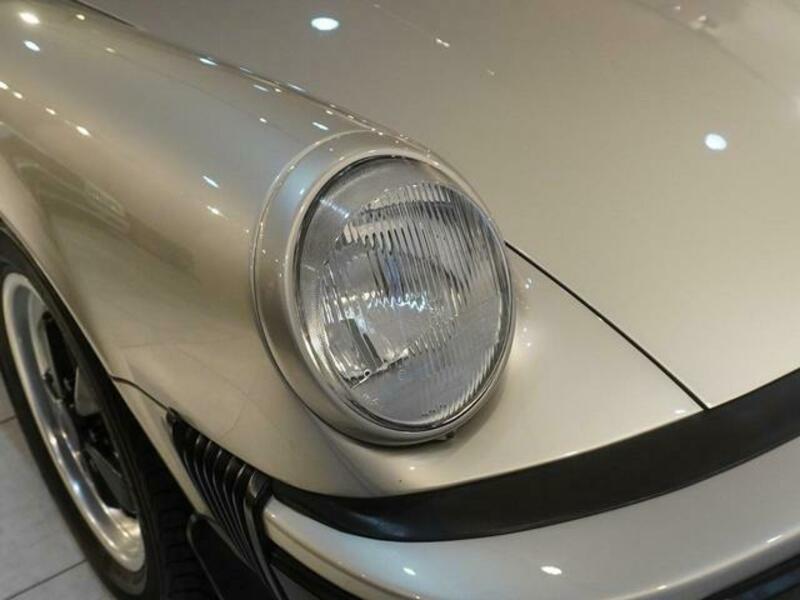 911