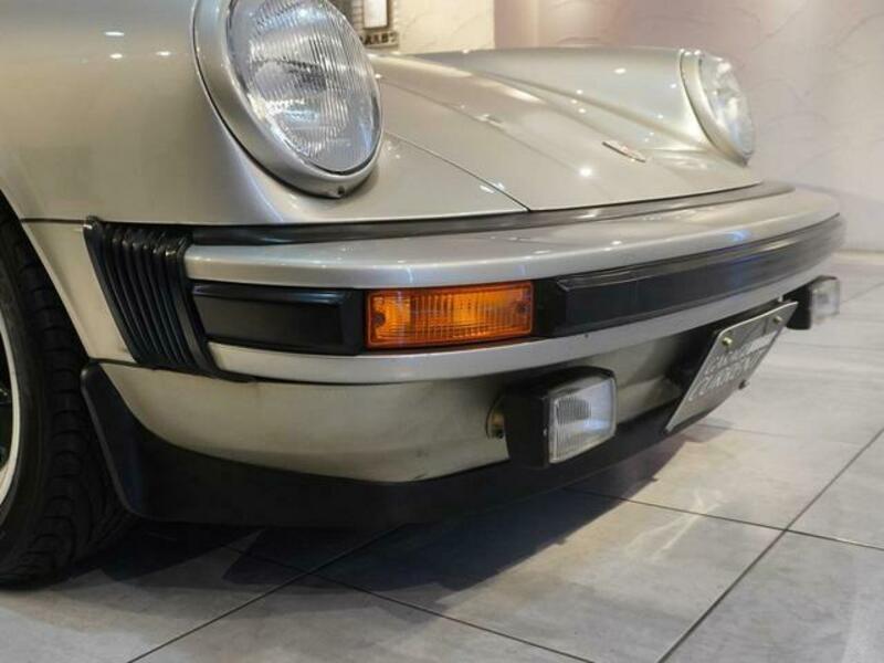 911