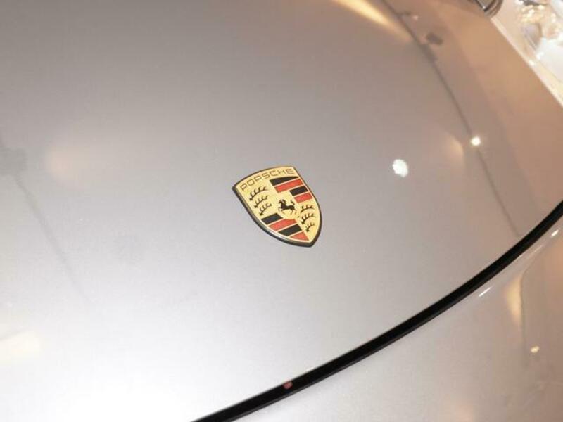 911