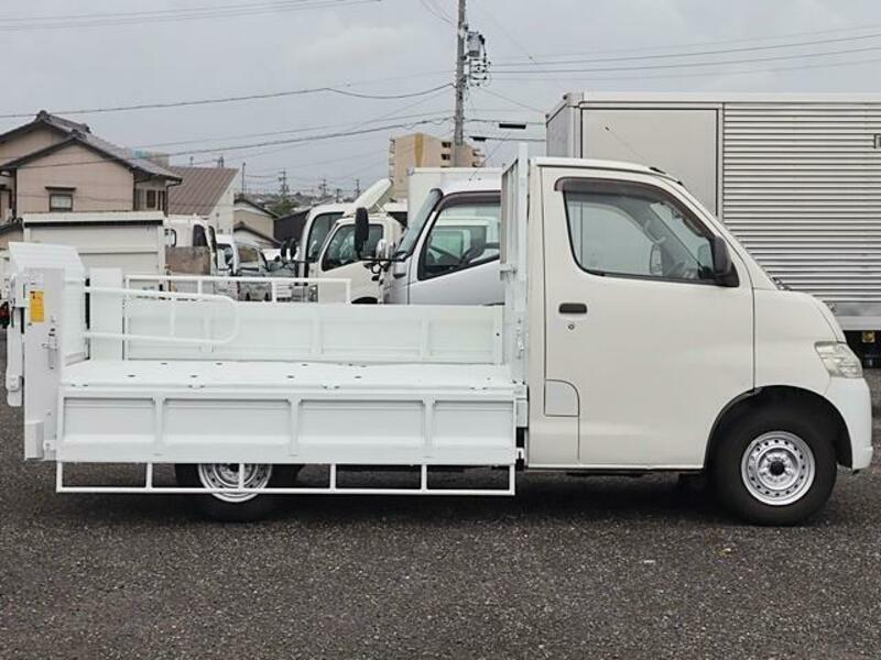 TOWNACE TRUCK