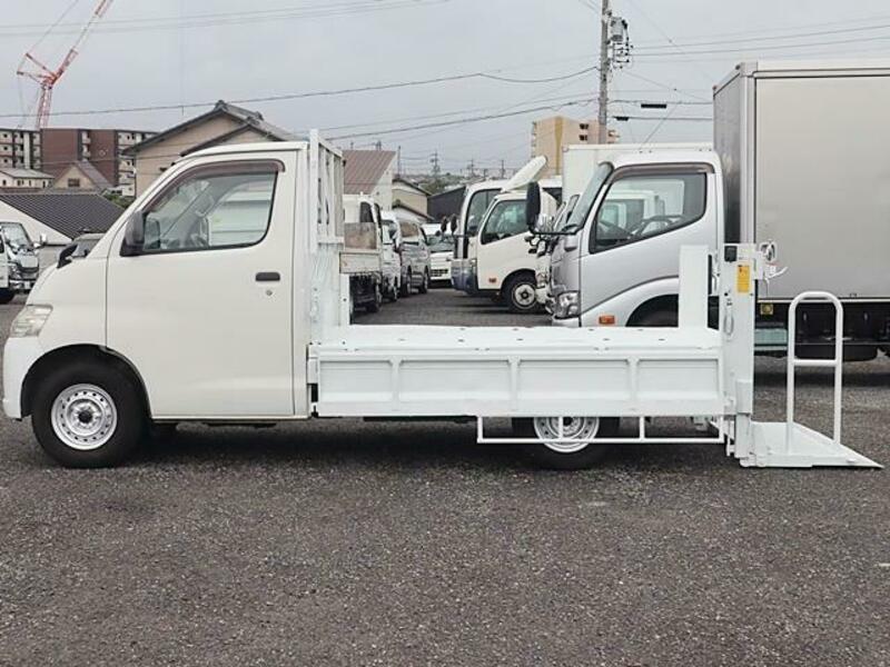 TOWNACE TRUCK