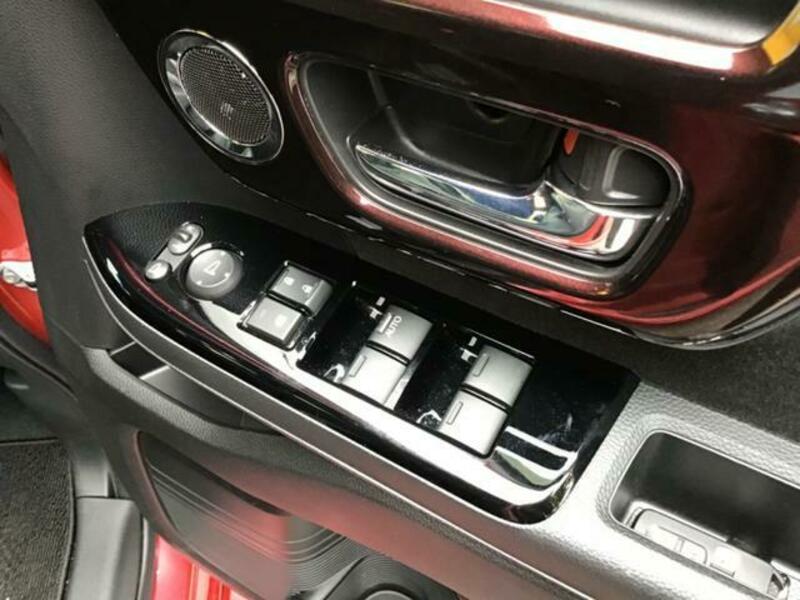 N BOX CUSTOM