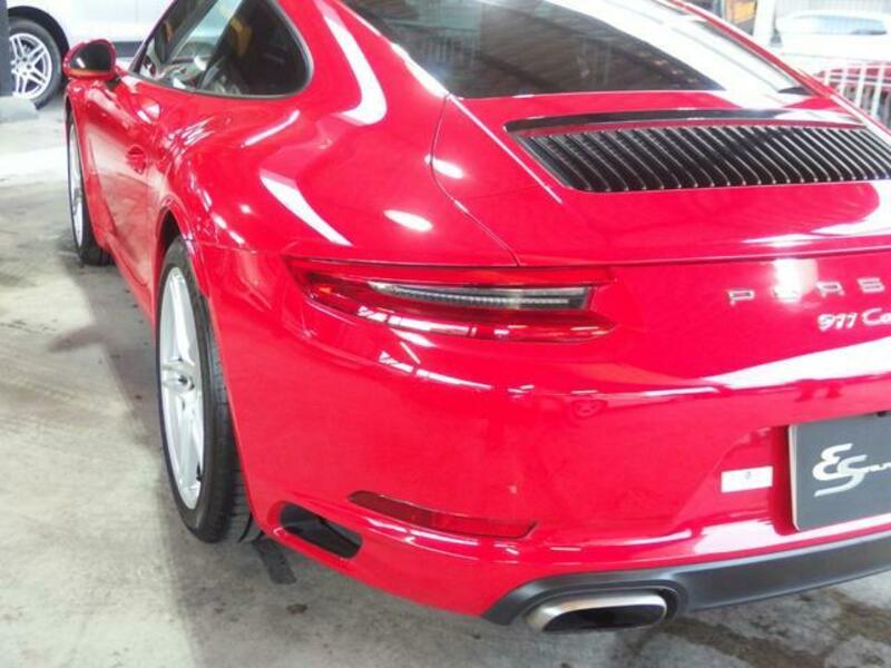 911