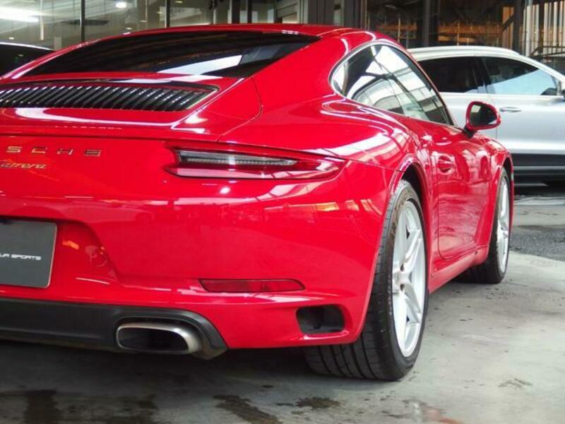 911