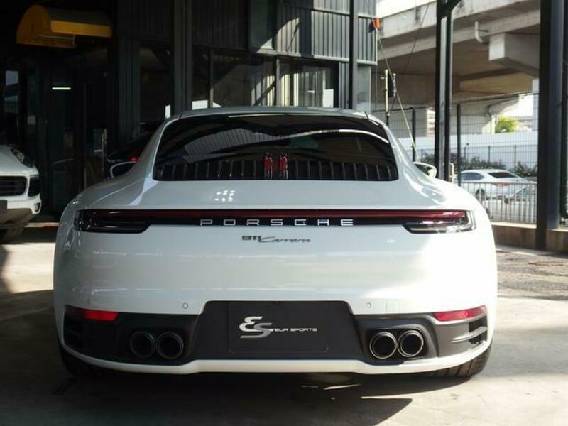 911