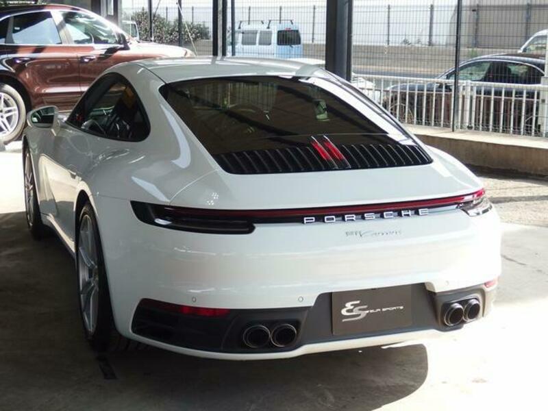 911
