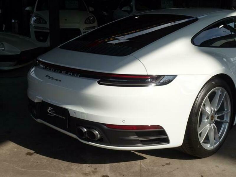 911