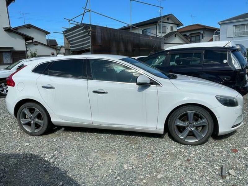 V40