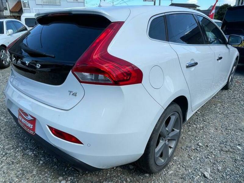 V40