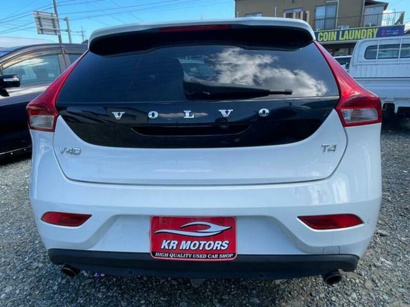 V40