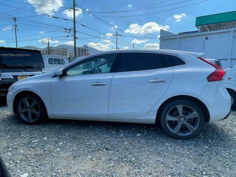 V40
