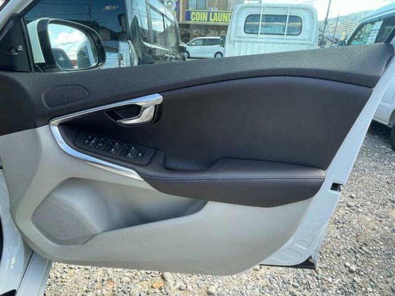V40