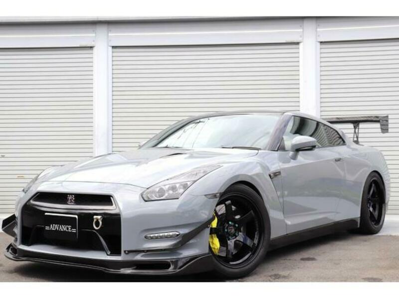 NISSAN GT-R