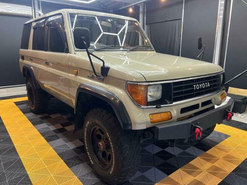 TOYOTA LAND CRUISER PRADO
