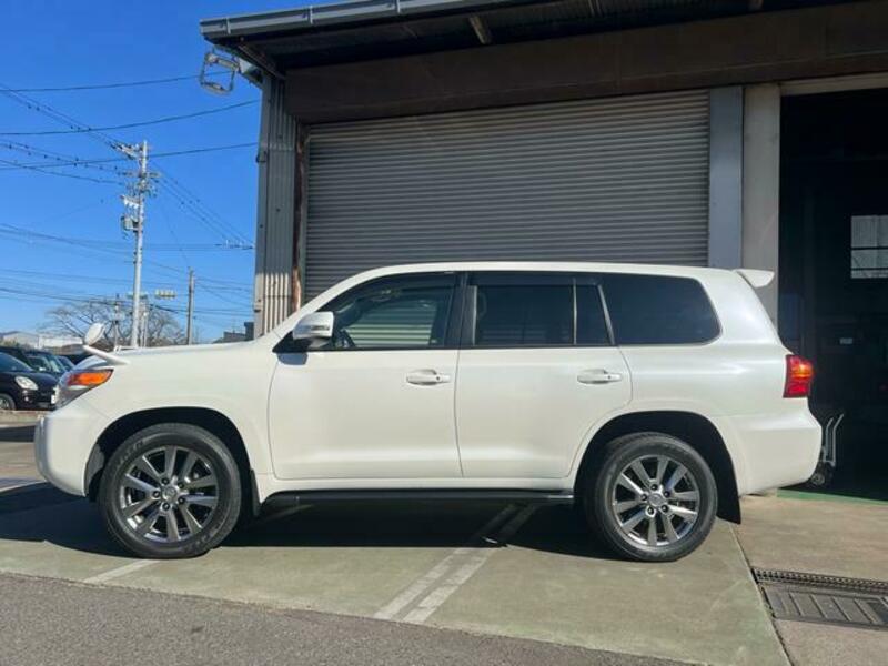 LAND CRUISER