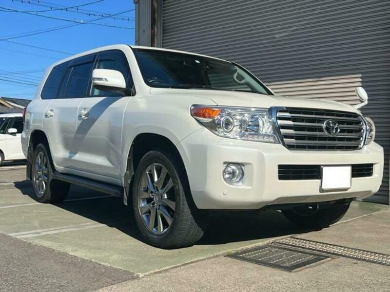 LAND CRUISER