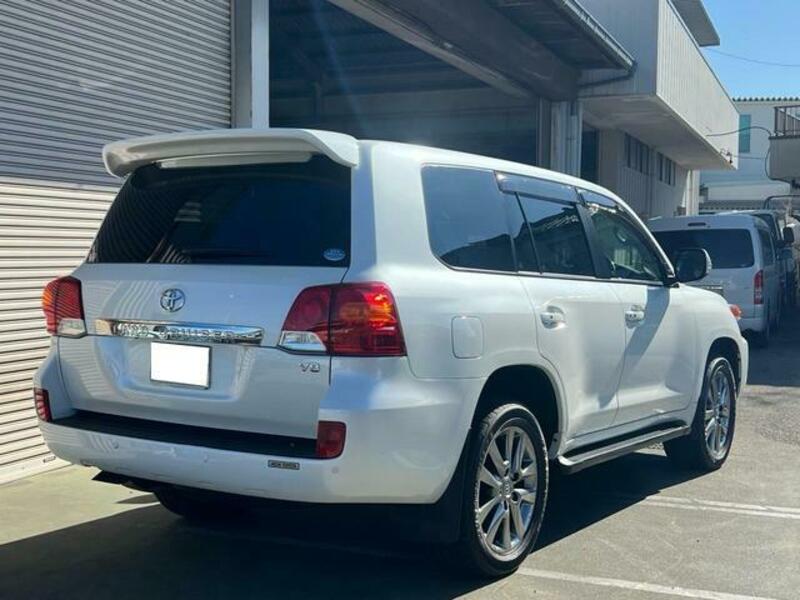 LAND CRUISER