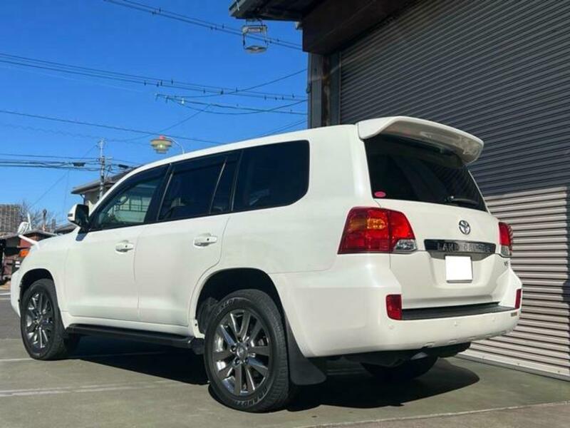 LAND CRUISER