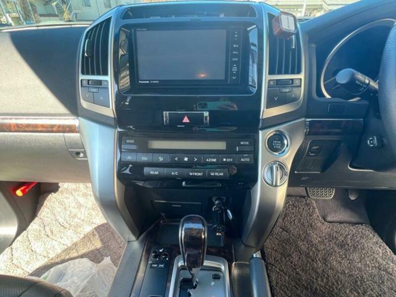 LAND CRUISER