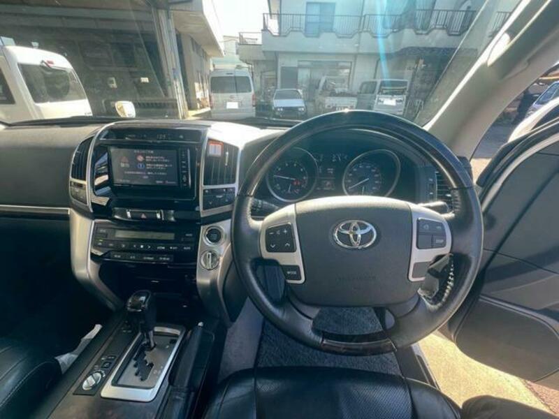 LAND CRUISER