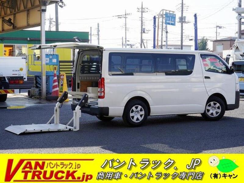 TOYOTA HIACE VAN