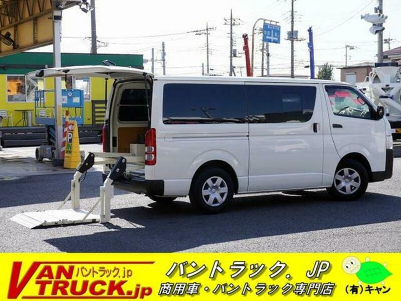 TOYOTA HIACE VAN