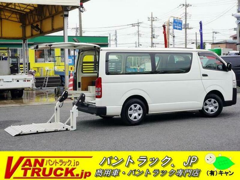 TOYOTA HIACE VAN
