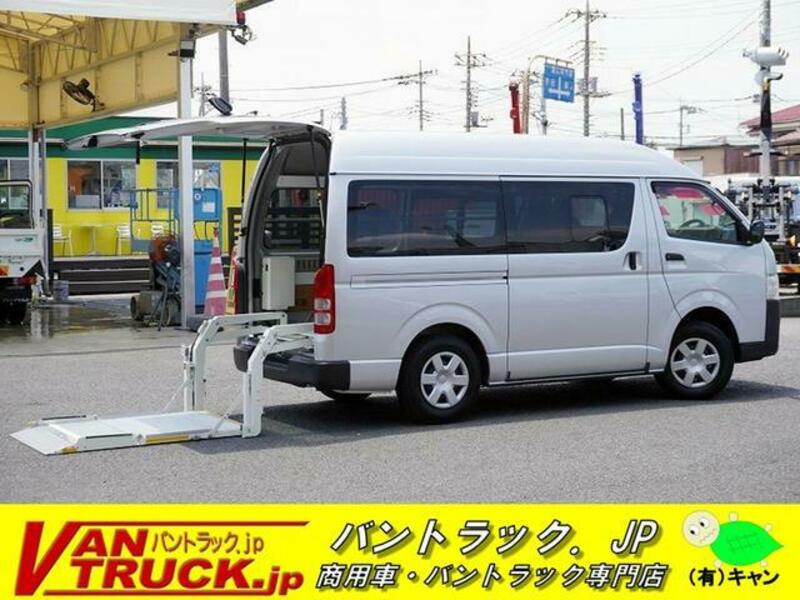 TOYOTA HIACE VAN