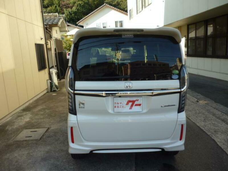 N BOX CUSTOM