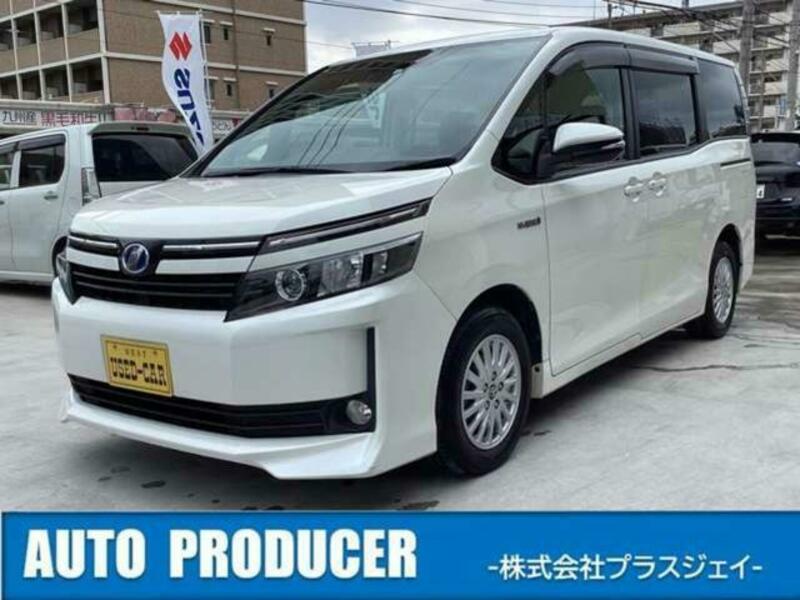 TOYOTA VOXY